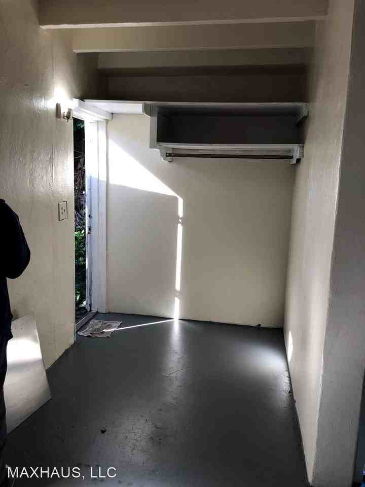 1108 NE 16 ST - Photo 2 of 4