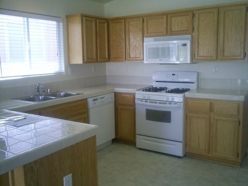 536 Summer SE - Photo 2 of 6