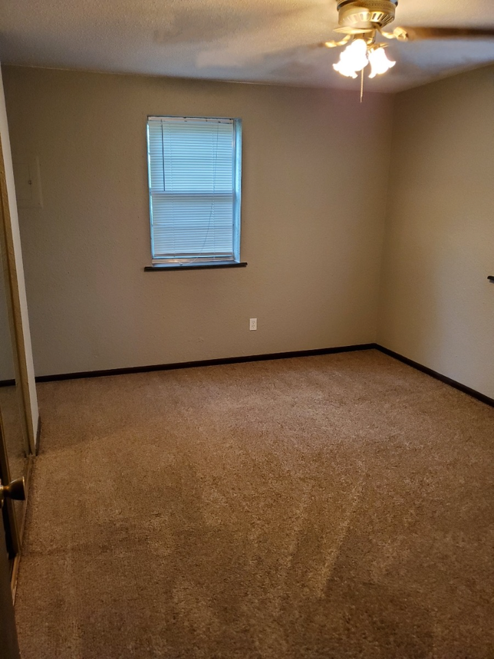 300-302 E Fair St - Photo 3 of 5