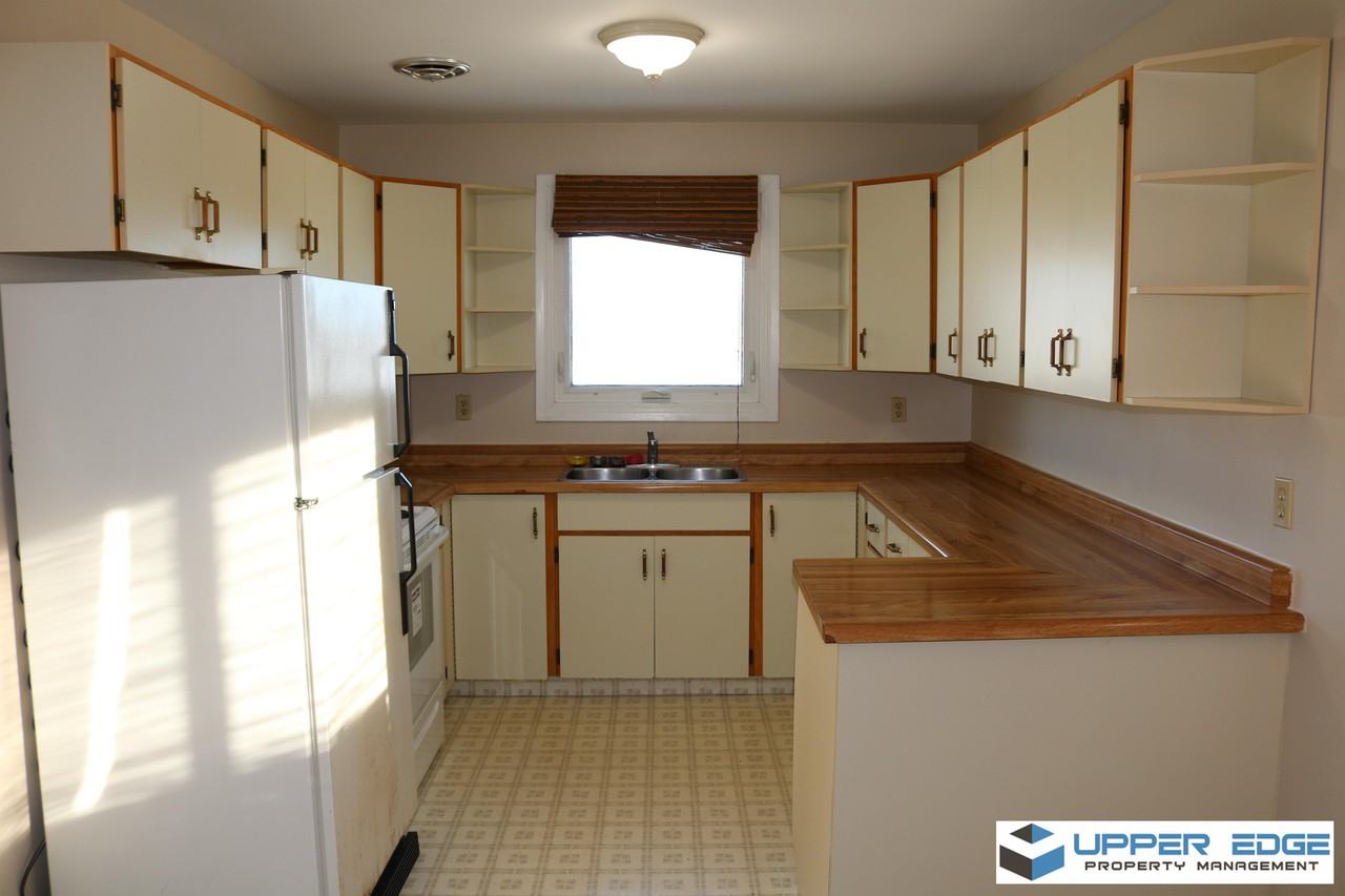557 553-557 Hartford Avenue - Photo 3 of 13