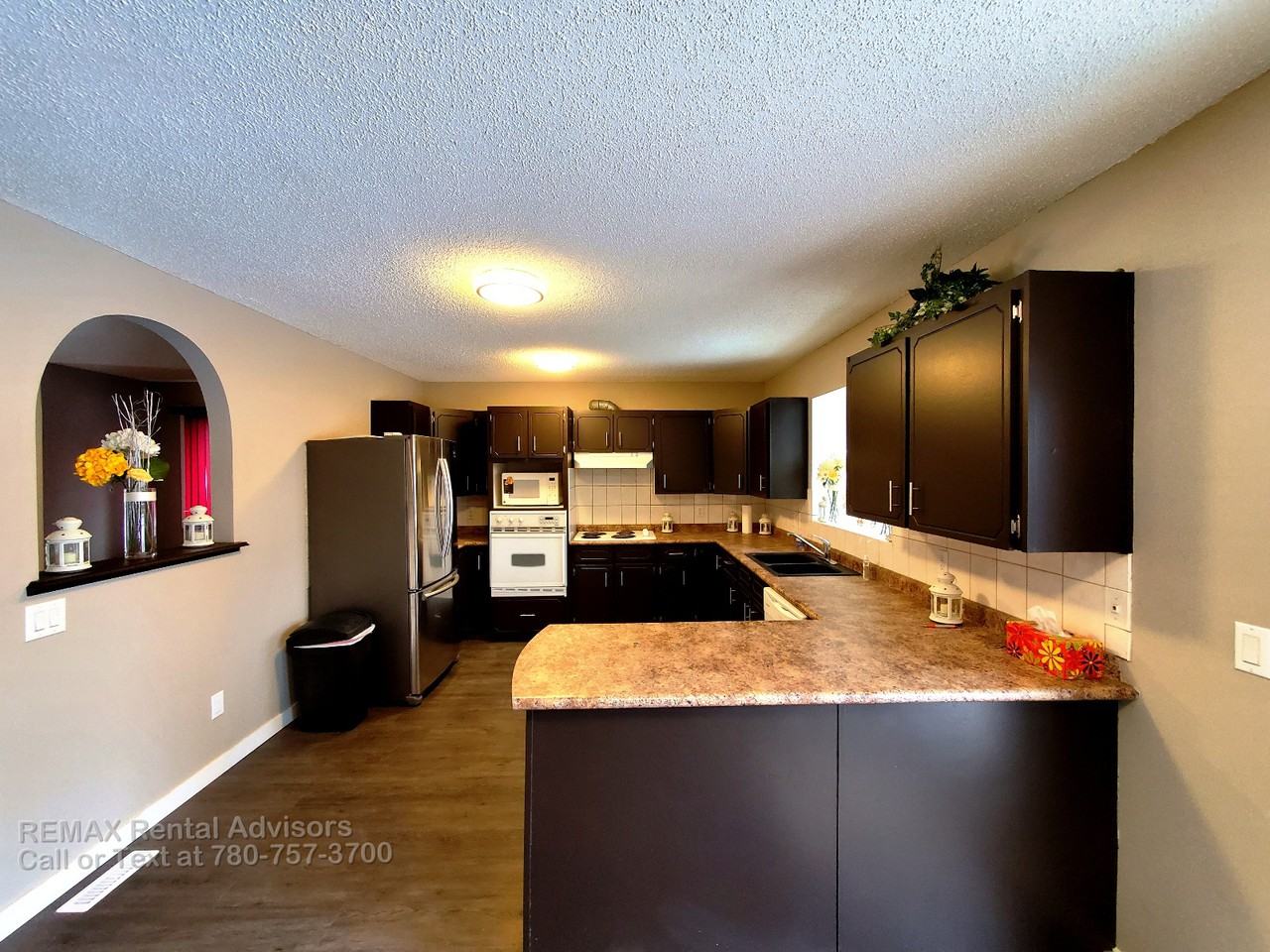 18323 70 Ave Nw - Photo 3 of 23