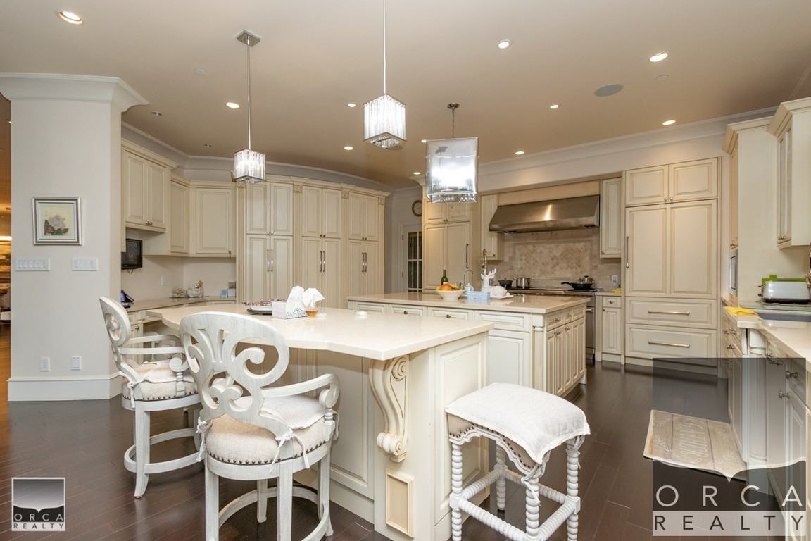 6089 Gleneagles Drive - Photo 2 of 10