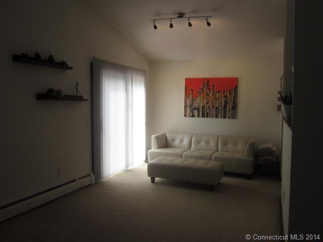 31 Greenfield St - Photo 3 of 11