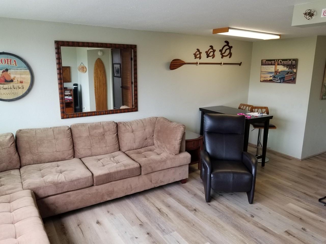 445 Seaside Ave - Photo 3 of 9
