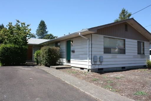 708 NW 14th St - Photo 2 of 11