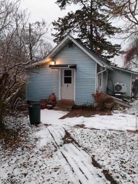 1 1 RICHWOOD PL 2 - Photo 2 of 18