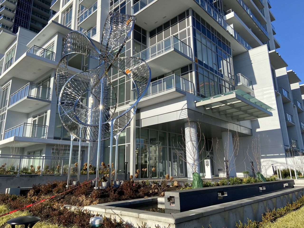 Brentwood Mall 2 bed 2 bath Apartment for rent - Photo 3 of 14