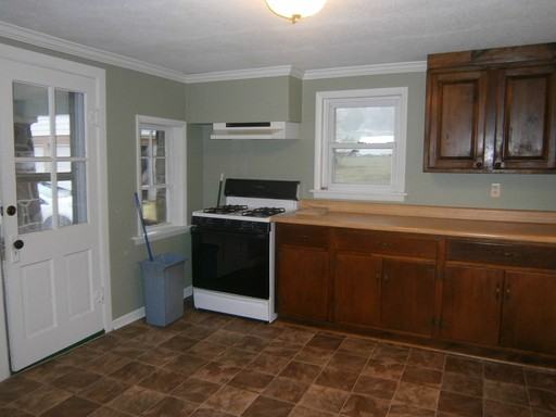 210 Quaker Meeting Rd - Photo 3 of 17