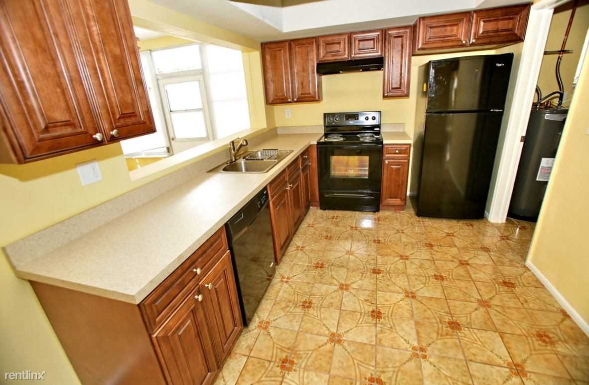 4341 Nw 47th Ter - Photo 3 of 9