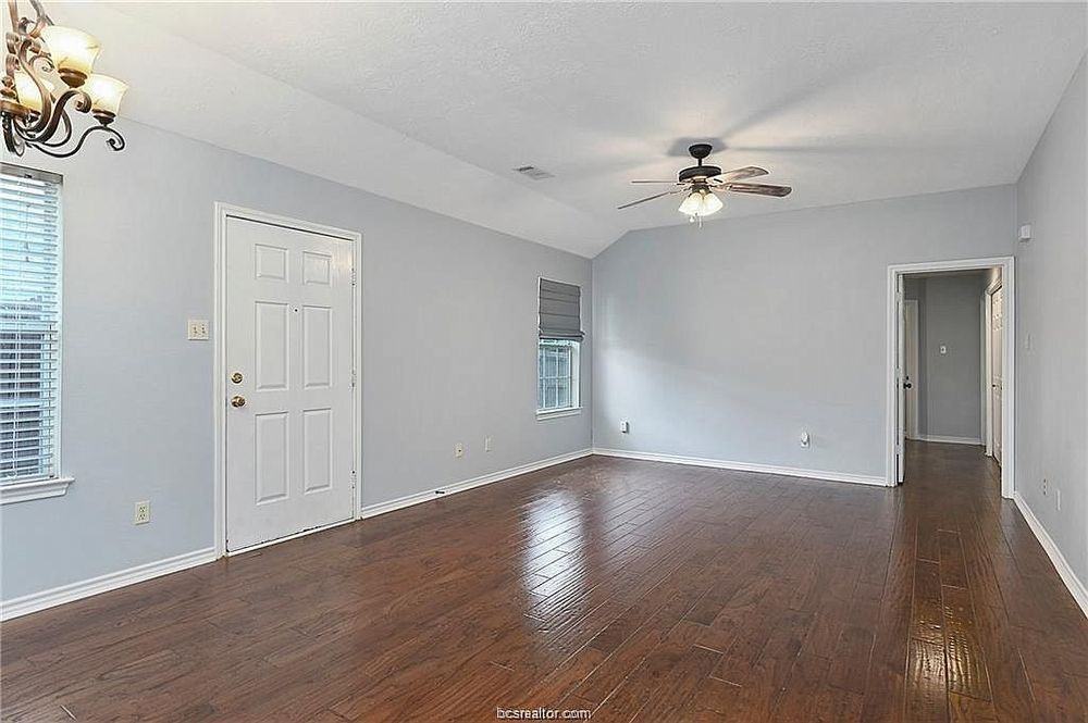 1109 Clearleaf Dr - Photo 2 of 13