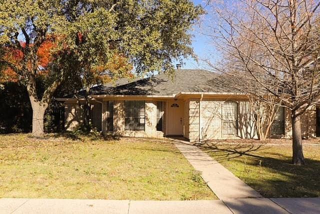 1519 Mayflower Dr - Photo 2 of 13