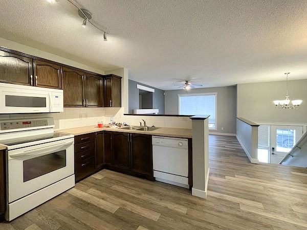 153 Cimarron Grove Crescent - Photo 3 of 22