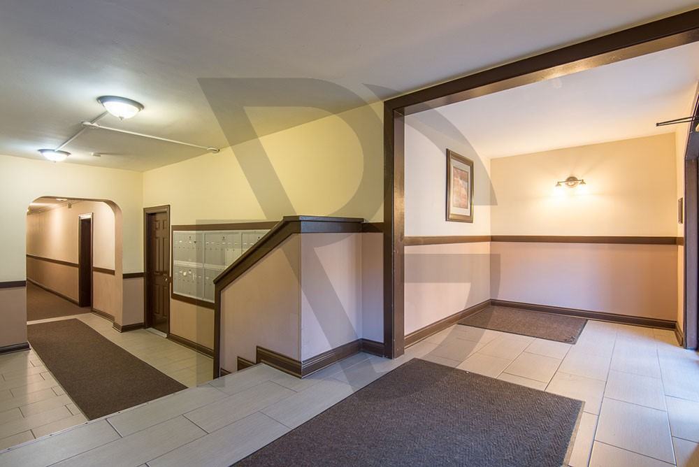 Lakeview East, 511 Melrose - Photo 2 of 2