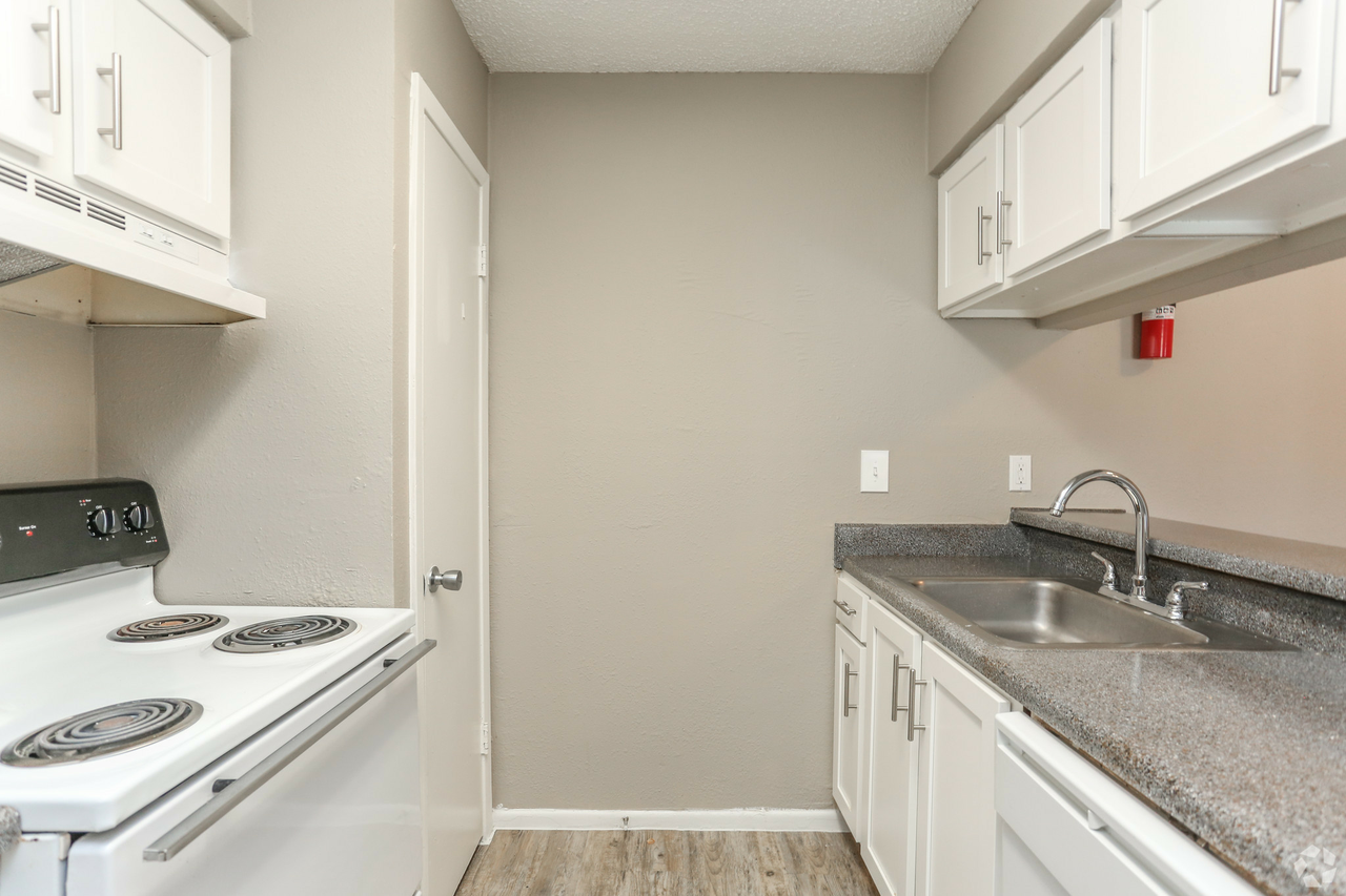 CrescentWood Apartments - Photo 6 of 21