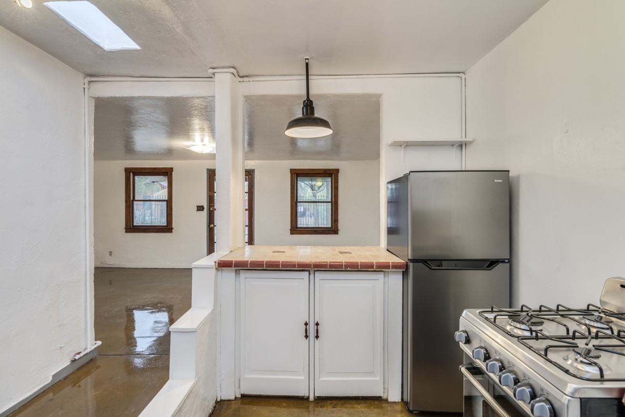 639 S Railroad Ave - Photo 2 of 22