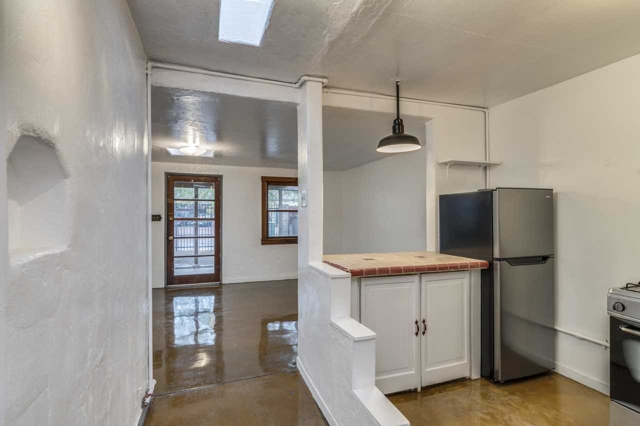 639 S Railroad Ave - Photo 3 of 22