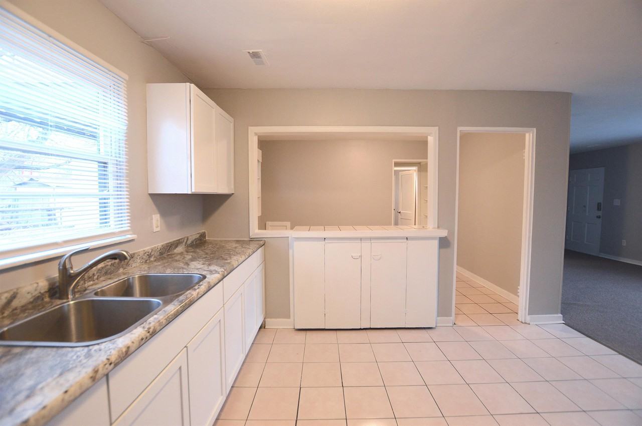 6262 E 24th St - Photo 5 of 12