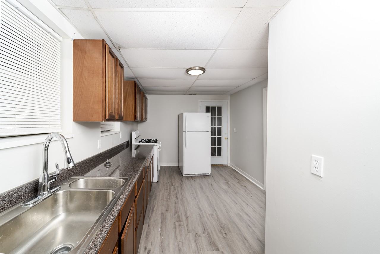 687 4th Avenue #2 - Photo 3 of 22