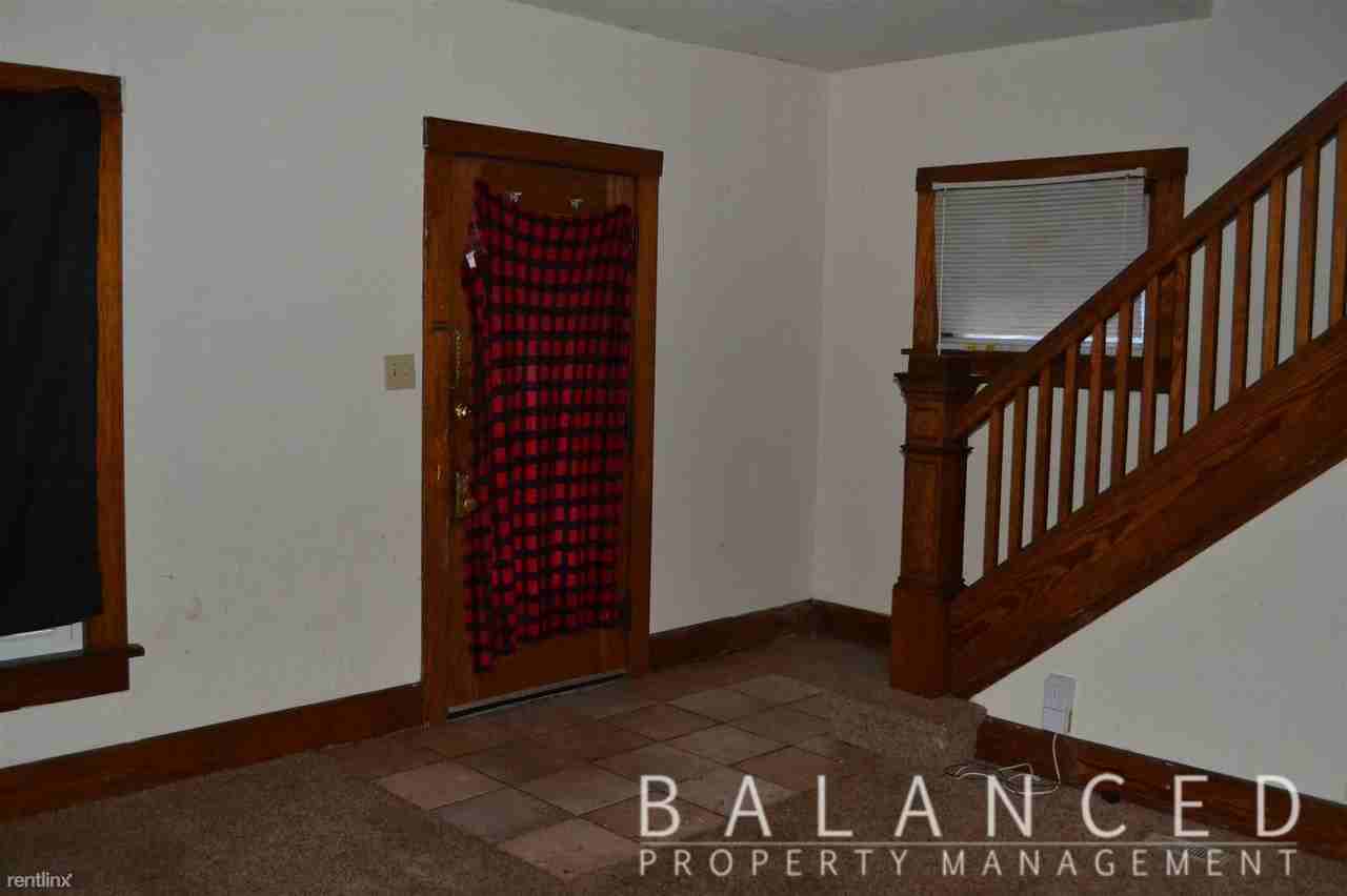 808 Sw 3rd St - Photo 3 of 4