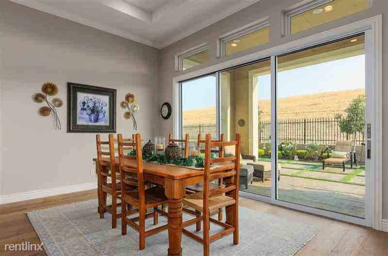 2067 Solera St - Photo 2 of 10