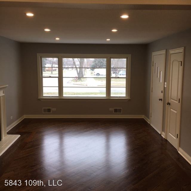 5843 109th Pl - Photo 3 of 12