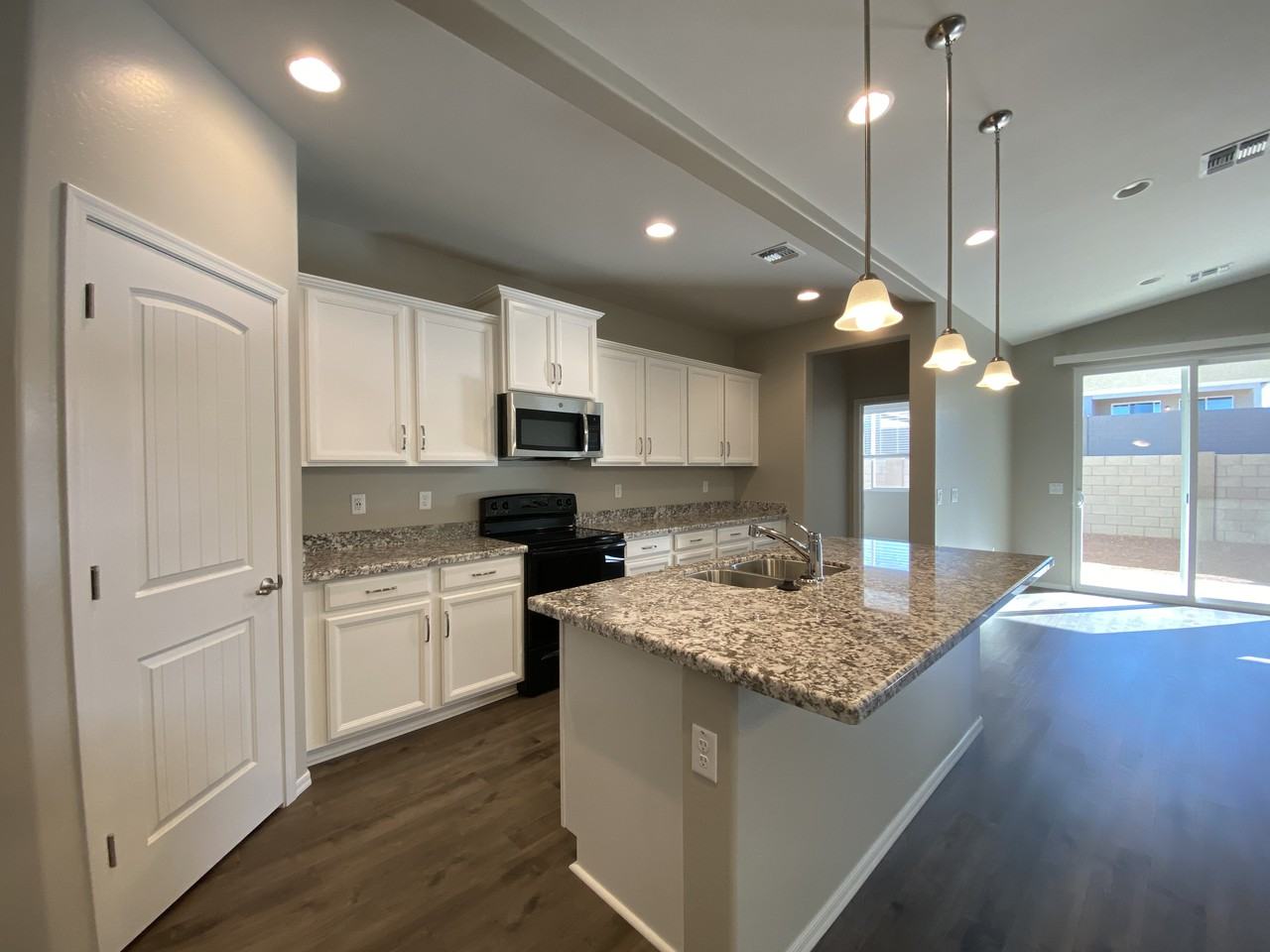 1427 Amethyst Ln - Photo 3 of 14