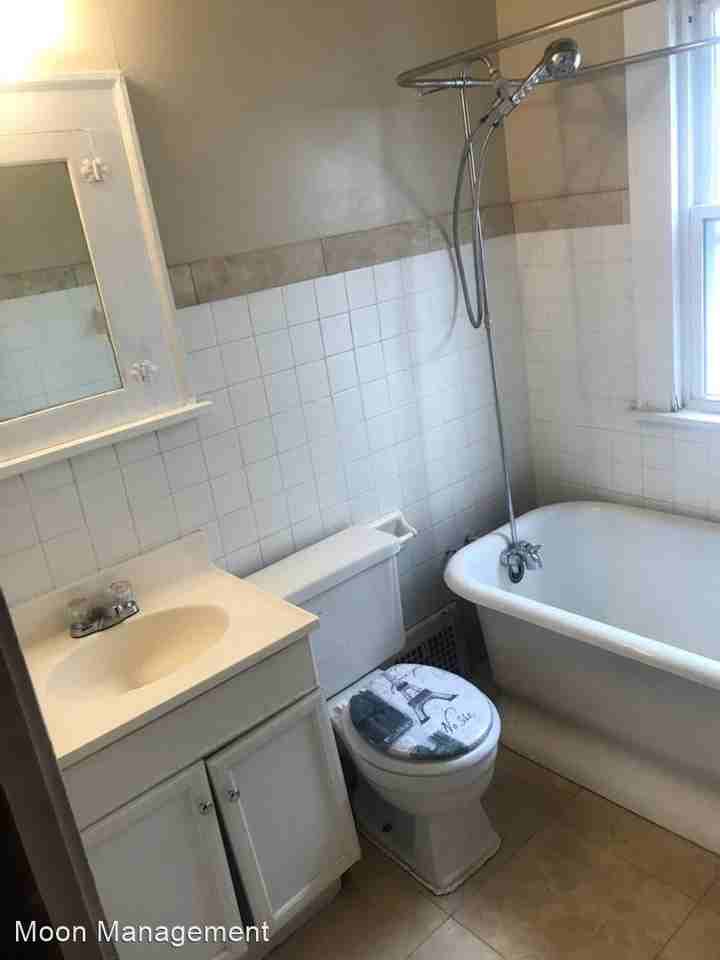 2401 Searsdale Ave - Photo 3 of 5