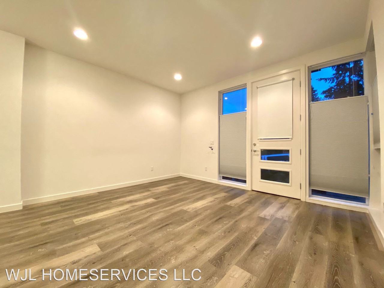 2854 Sw Adams St - Photo 2 of 24
