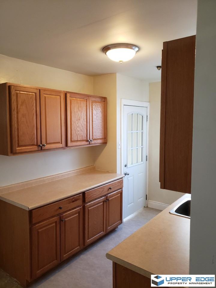 449 Langevin St - Photo 2 of 8