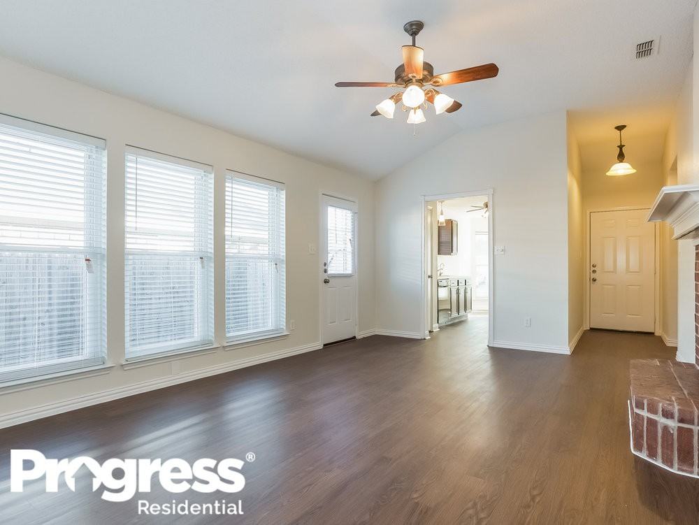 2370 Stagecoach St - Photo 2 of 15