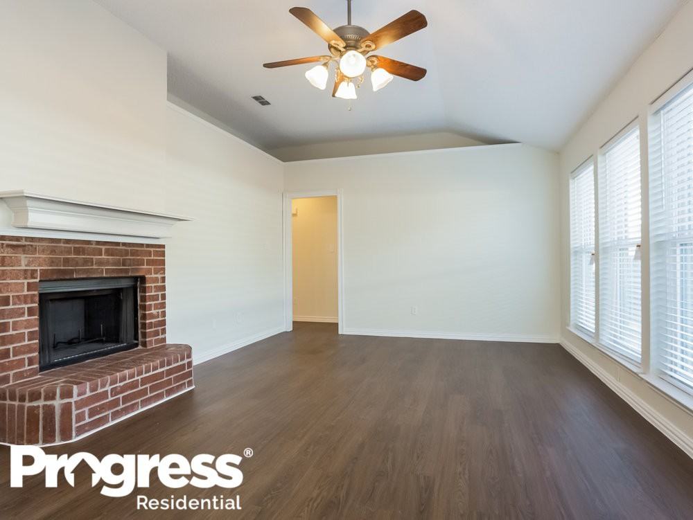 2370 Stagecoach St - Photo 3 of 15