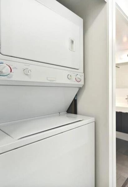 215 Fort York Boulevard - Photo 2 of 6