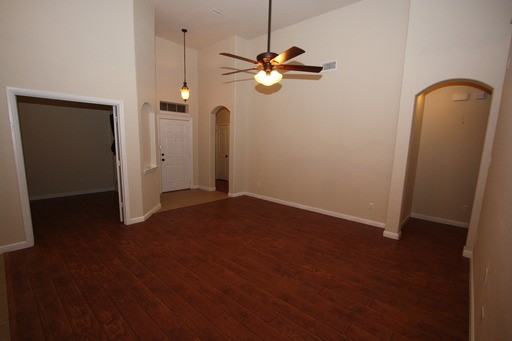 544 Braewick Dr - Photo 3 of 16