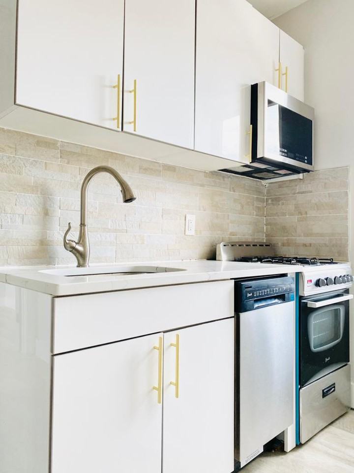 1062 West Side Avenue - Photo 3 of 4