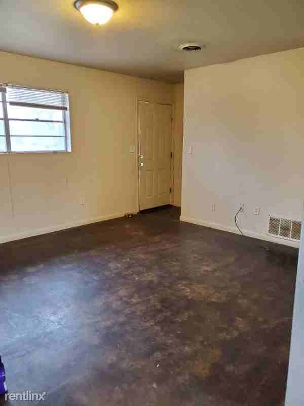 708 19th St - Photo 2 of 8