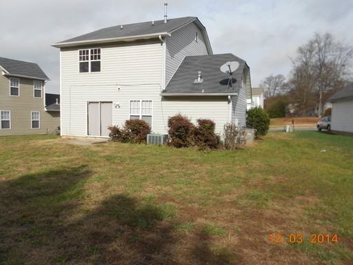 881 Raindrops Rd - Photo 3 of 20