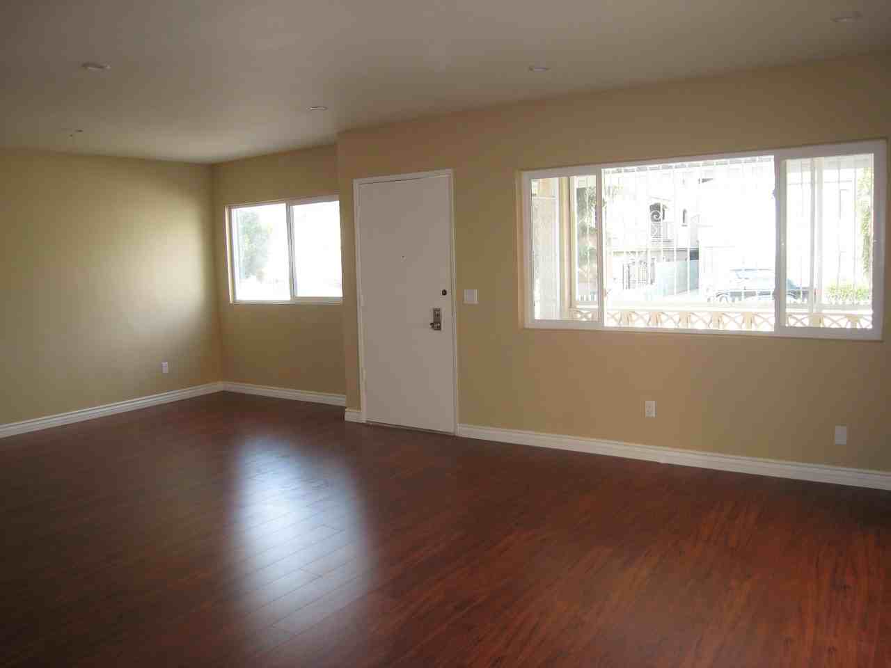 1046 S Norton Ave #1 - Photo 3 of 10