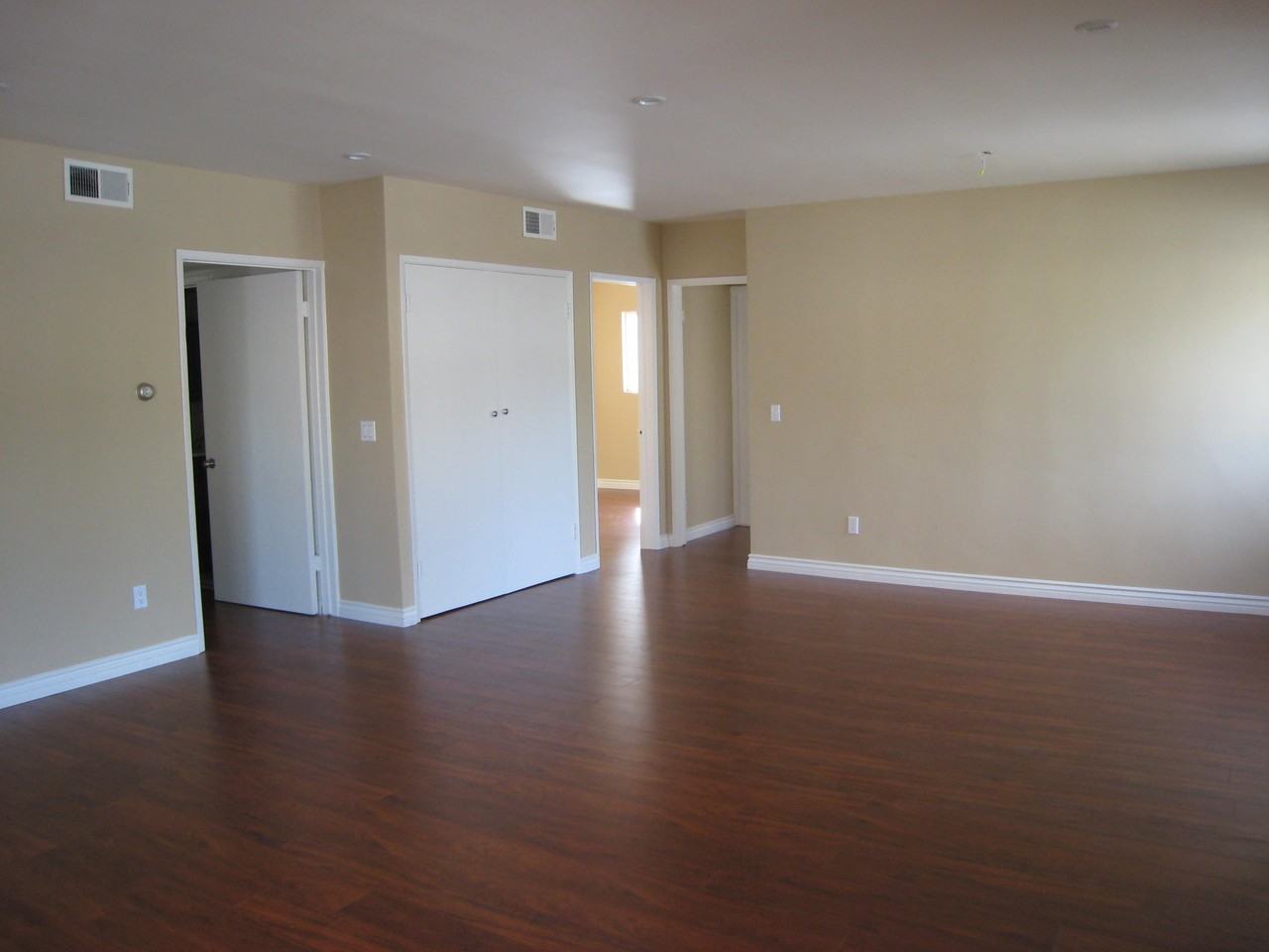 1046 S Norton Ave #1 - Photo 2 of 10