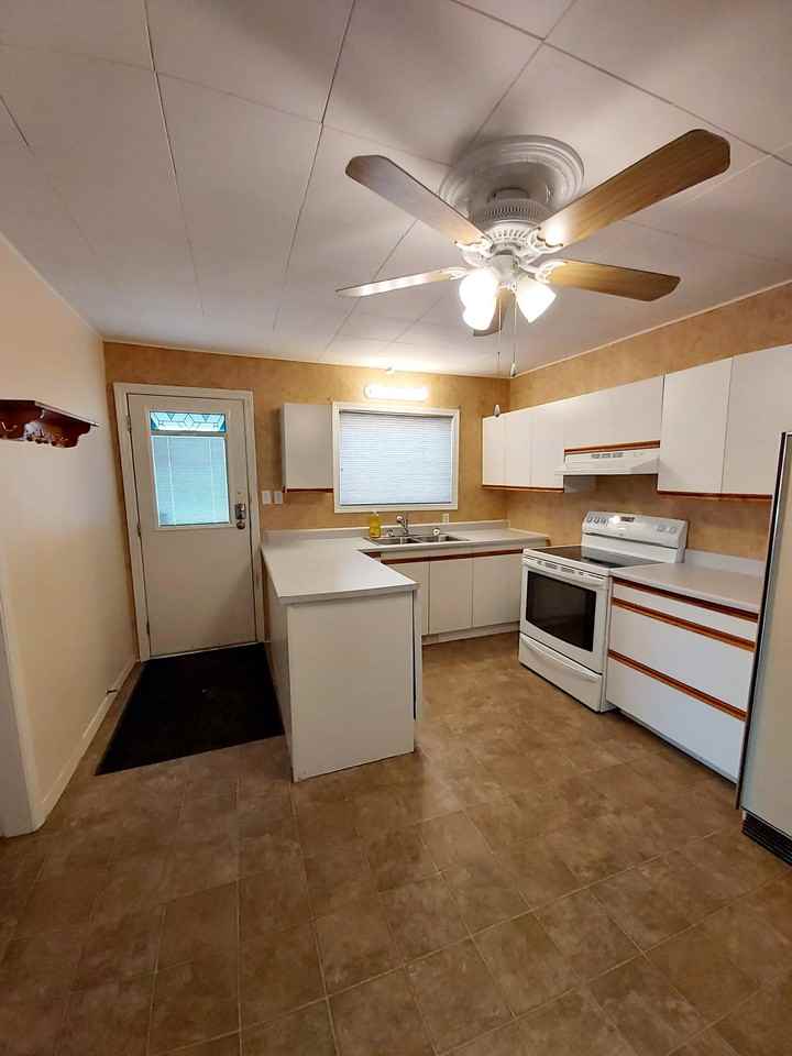 10012 104 Avenue - Photo 3 of 10