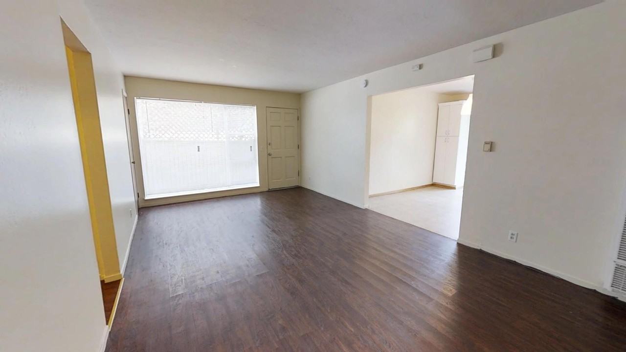 2511 Prince St - Photo 2 of 50