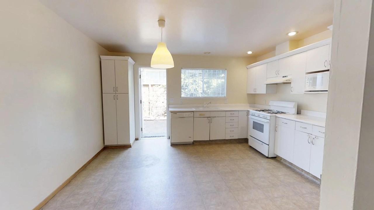 2511 Prince St - Photo 3 of 50