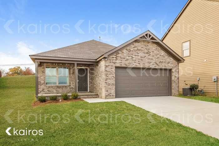 1384 Maxwell Cir - Photo 3 of 16