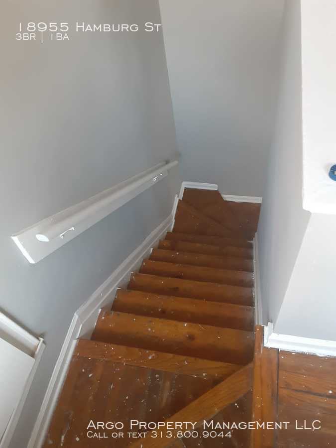 18955 Hamburg St - Photo 2 of 7