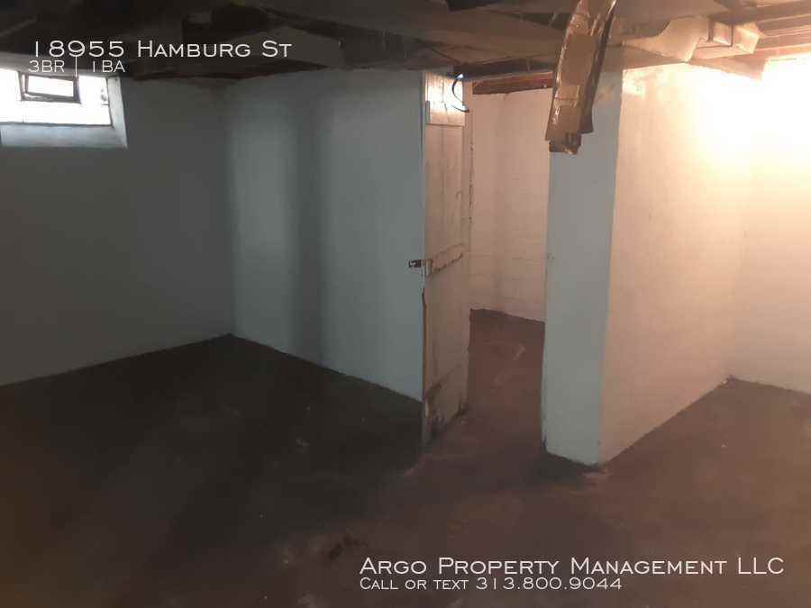 18955 Hamburg St - Photo 3 of 7