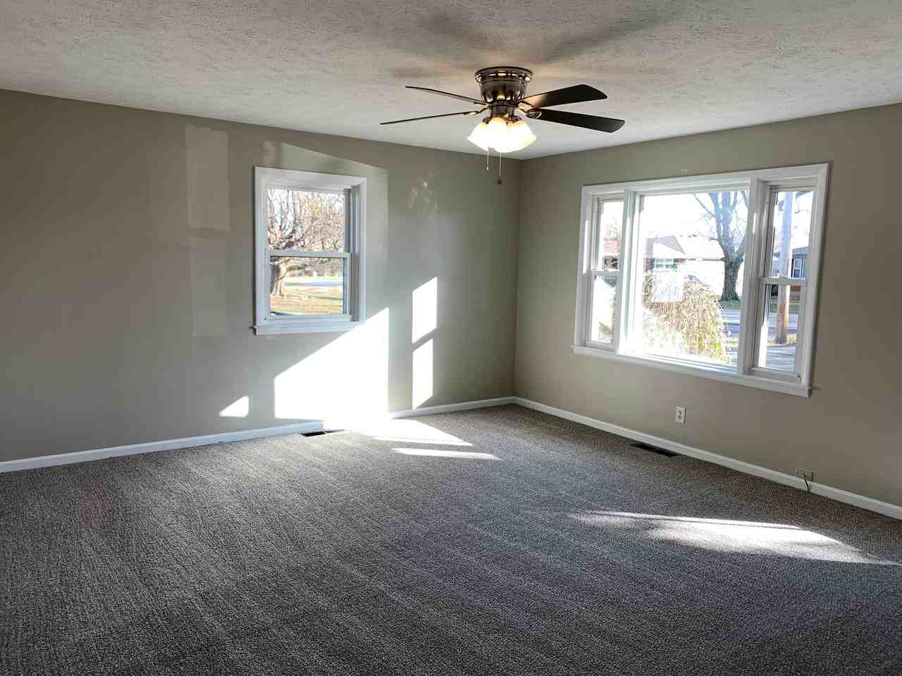 488 Overdale Dr - Photo 3 of 25