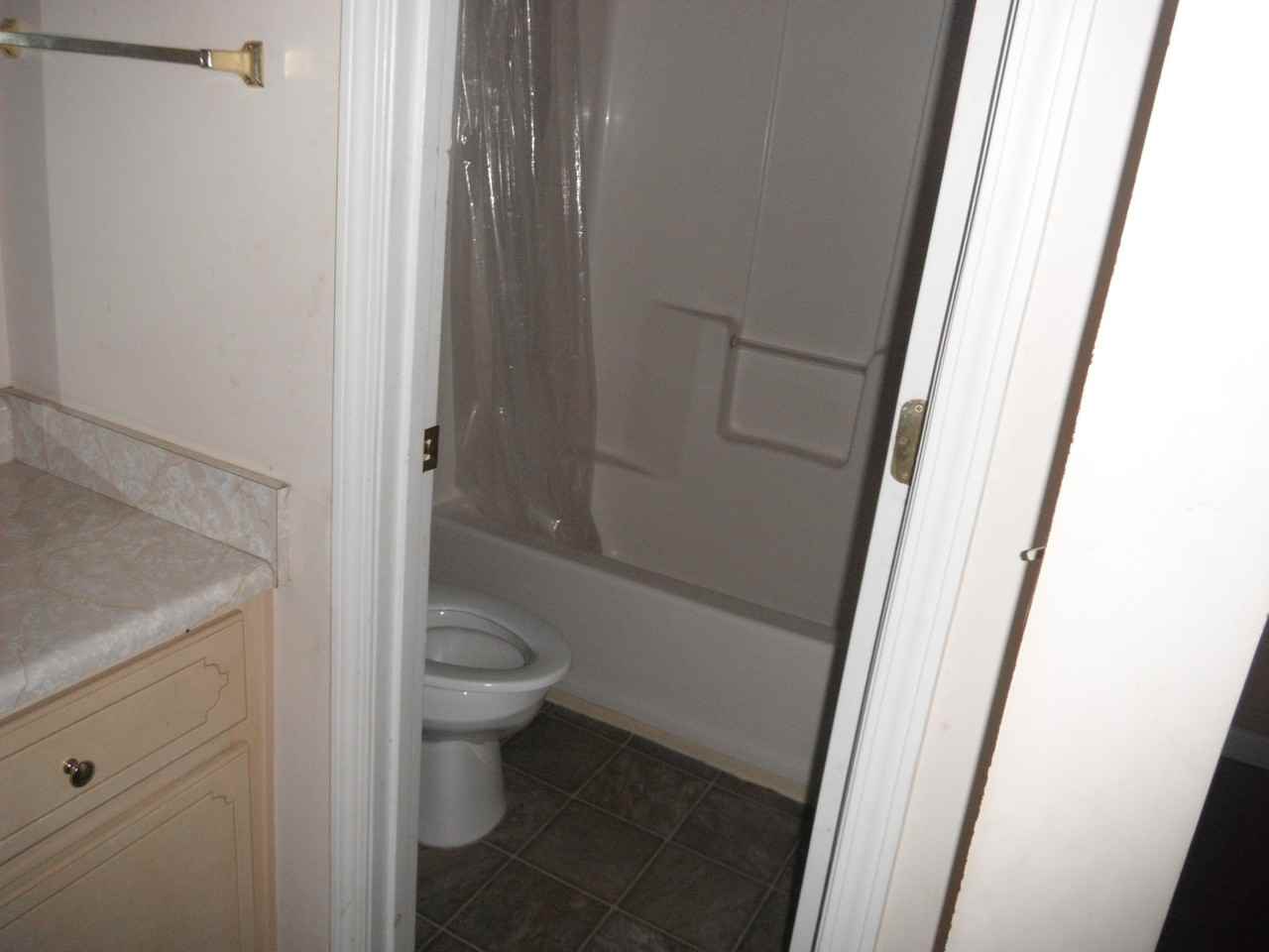 921 Poppleton Dr - Photo 3 of 9