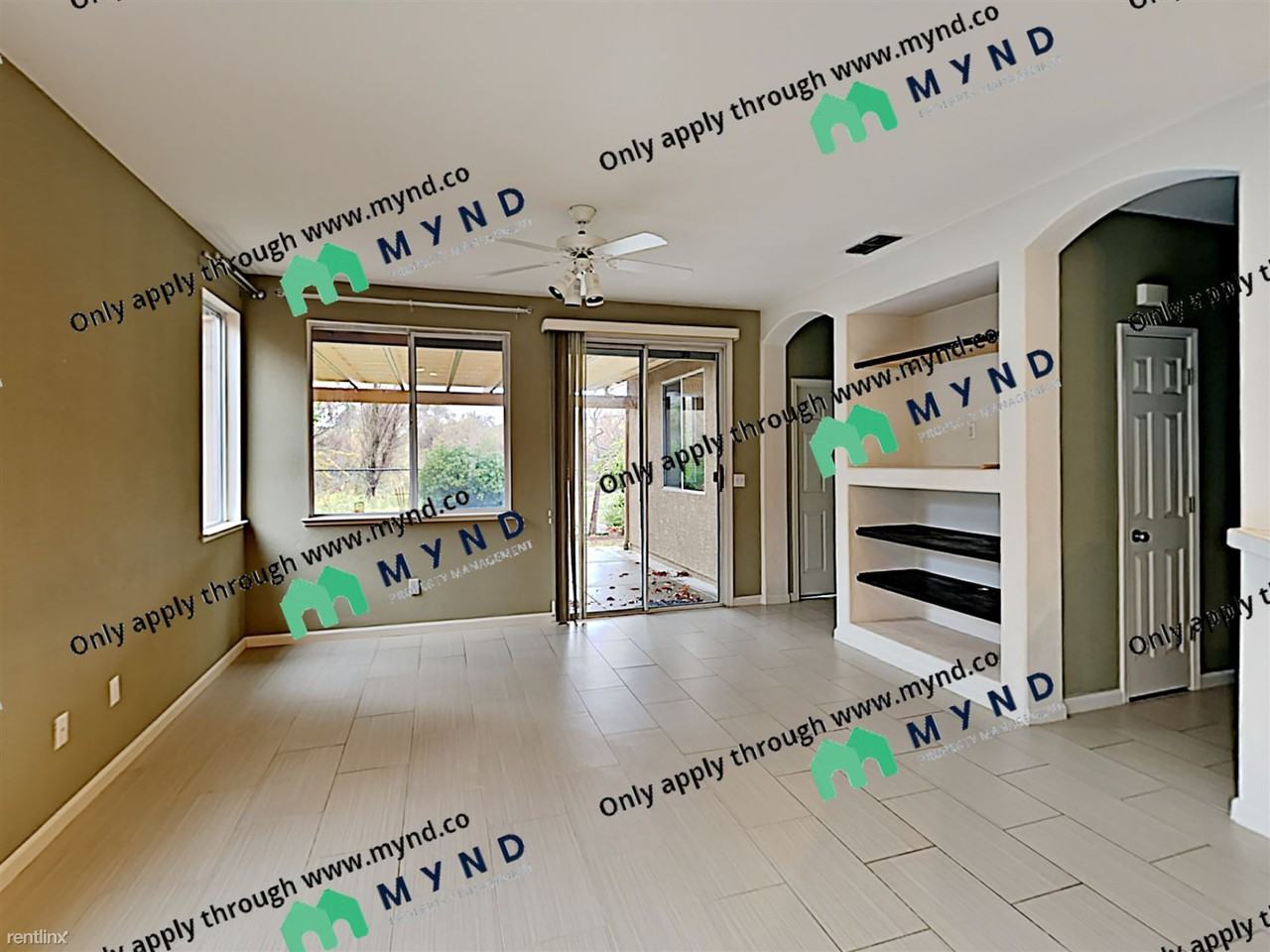 133 Bridgeway Ct - Photo 3 of 16