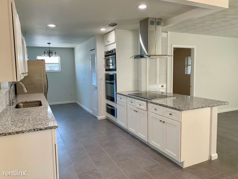 1686 Pontiac Cir S - Photo 2 of 14