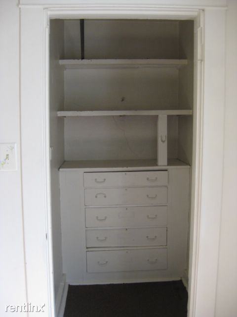 221 N Chestnut St - Photo 2 of 18