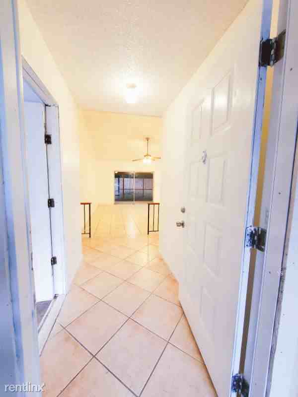 3215 Netherwood Dr - Photo 2 of 11